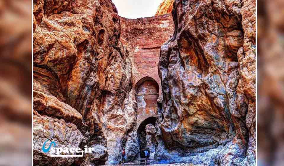طاق شاه عباسی در 27 کیلومتری مجموعه گردشگری نارنجستان طبس - خراسان جنوبی